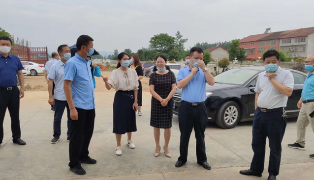 湖北省宜城市委常委、市政府副市長(zhǎng)蔡正方一行蒞臨裕山菌業(yè)視察指導(dǎo)工作